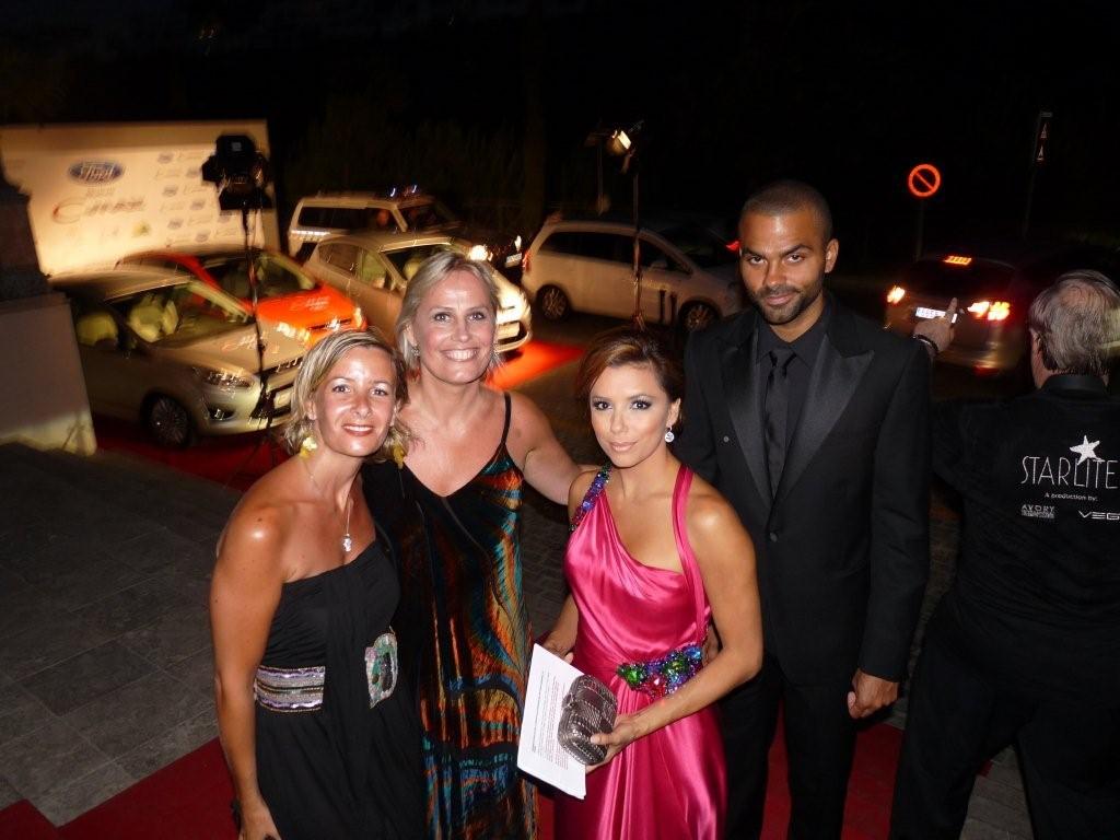 Marie-Noëlle Erize con Ana Porras, Eva Longoria y Tony Parker