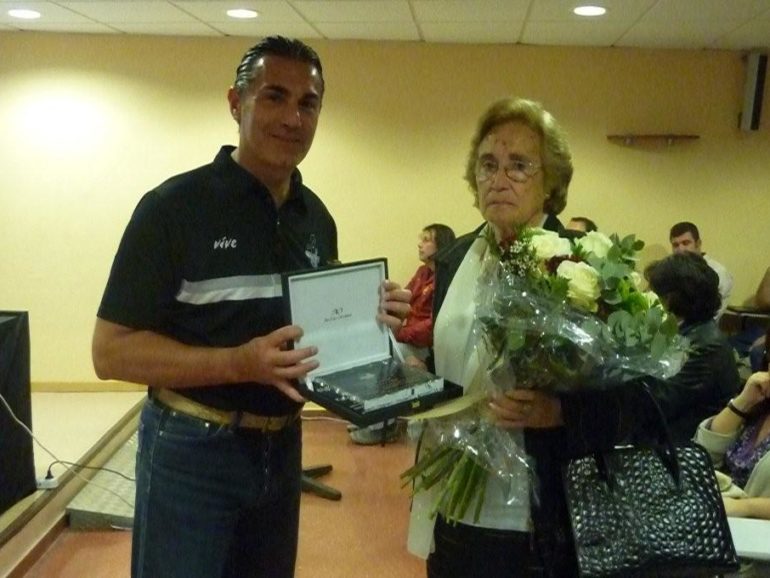 Emotivo homenaje a Toa Paterna en el día inaugural del IV Clinic de Baloncesto a favor de la FCS