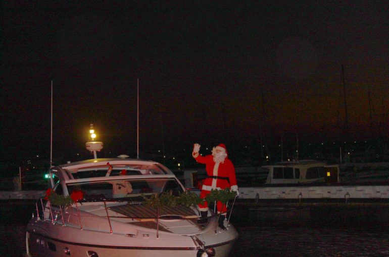Santa Claus and Christmas visit Puerto Banús