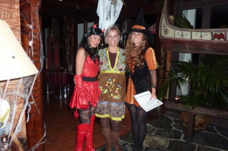 Cena de HALLOWEEN en Restaurante POLYNESIAN’S