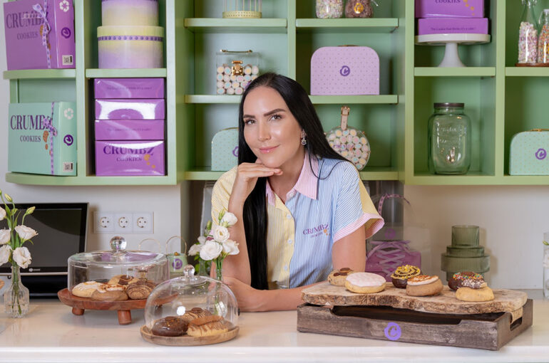 La Fonda Heritage Hotel presenta en exclusiva en Marbella las Crumbz Cookies, el nuevo concepto de galletas creado por Debbie Wingham, la “Condesa de la Repostería”
