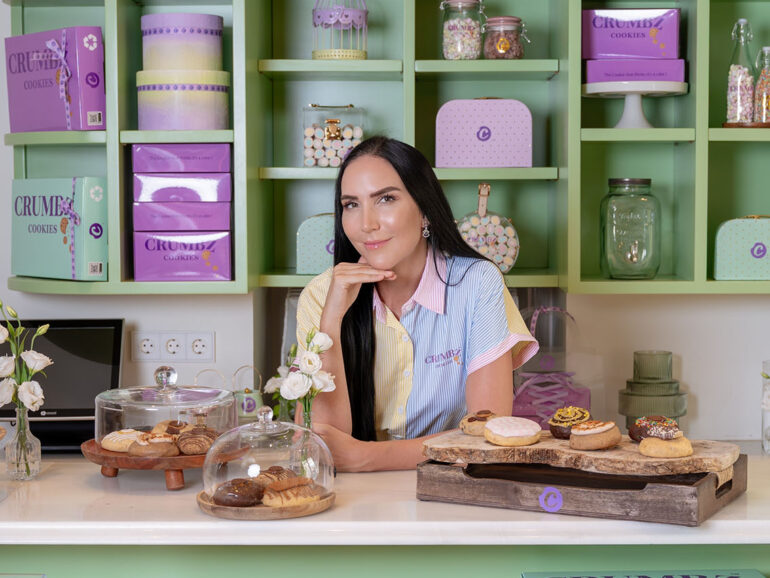 La Fonda Heritage Hotel presenta en exclusiva en Marbella las Crumbz Cookies, el nuevo concepto de galletas creado por Debbie Wingham, la “Condesa de la Repostería”