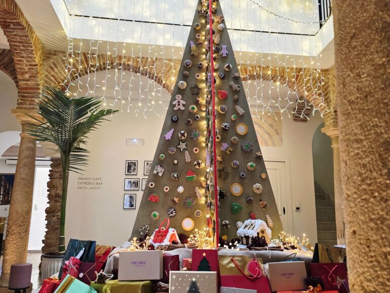 La Fonda Heritage Hotel presents the world’s largest cookie Christmas tree